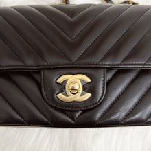 Load image into Gallery viewer, Chanel black mini calfskin chevron, with gold hdw
