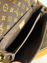 Load image into Gallery viewer, Louis Vuitton pochette metis, microchip