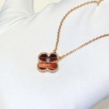 Load image into Gallery viewer, Van Cleef & Arpels (VCA) limited edition 2017 Bull’s eye 18k gold and diamond holiday pendant