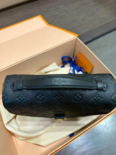 Load image into Gallery viewer, Louis Vuitton black empriente leather Pochette Metis