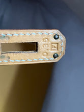 Load image into Gallery viewer, Hermes Kelly 32, stamp square F, Butler leather, gold hdw.