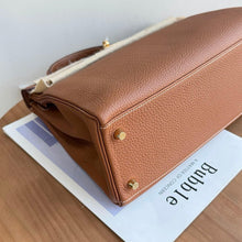 Load image into Gallery viewer, Hermes Kelly 32 Togo leather, gold x gold hdw, stamp A 2017