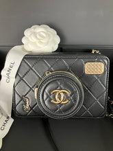 Load image into Gallery viewer, Chanel black lambskin Coco Click bag with light gold hdw
