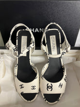 Load image into Gallery viewer, Chanel white and black brand new lambskin heels