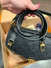 Load image into Gallery viewer, Louis Vuitton black empriente leather Pochette Metis