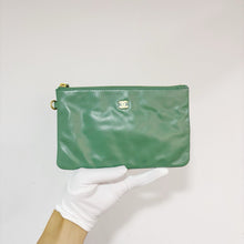 Load image into Gallery viewer, Chanel 22 small green with gold hdw