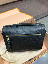 Load image into Gallery viewer, Louis Vuitton black empriente leather Pochette Metis