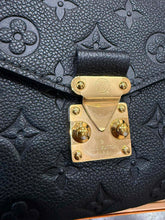 Load image into Gallery viewer, Louis Vuitton black empriente leather Pochette Metis