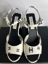 Load image into Gallery viewer, Chanel white and black brand new lambskin heels