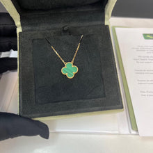 Load image into Gallery viewer, Van Cleef & Arpels (VCA) green malachite pendant, 18k yellow gold