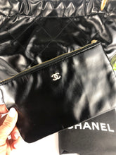 Load image into Gallery viewer, Chanel 22 medium black calfskin, gold hdw