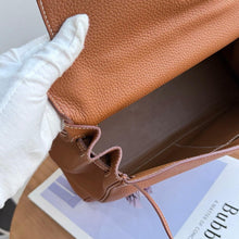 Load image into Gallery viewer, Hermes Kelly 32 Togo leather, gold x gold hdw, stamp A 2017