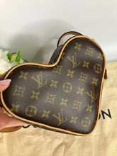 Load image into Gallery viewer, Louis Vuitton game on coeur monogram heart bag
