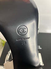 Load image into Gallery viewer, Chanel white and black brand new lambskin heels