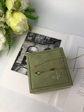 Load image into Gallery viewer, Van Cleef & Arpels (VCA) green malachite pendant, 18k yellow gold