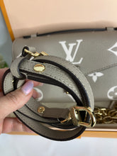 Load image into Gallery viewer, Louis Vuitton Pochette Métis East West, Dove / Cream
