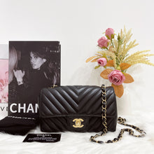 Load image into Gallery viewer, Chanel black mini calfskin chevron, with gold hdw