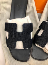 Load image into Gallery viewer, Hermes Dark denim Oran sandals, size 37
