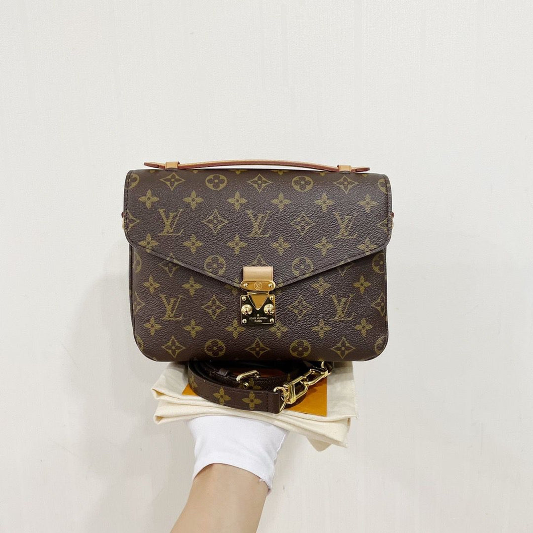 Louis Vuitton Pochette Metis, monogram