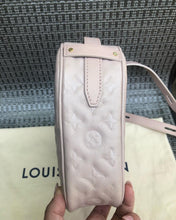 Load image into Gallery viewer, Louis Vuitton fall in love pink heart bag
