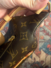 Load image into Gallery viewer, Louis Vuitton monogram bumbag classic style
