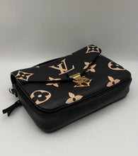 Load image into Gallery viewer, Louis Vuitton rare black / beige bicolour monogram emptiente Pochette Metis
