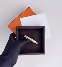 Load image into Gallery viewer, Hermes Kelly bracelet rose gold and diamonds
