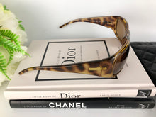 Load image into Gallery viewer, Gucci tortoise sunglasses
