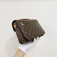 Load image into Gallery viewer, Louis Vuitton Pochette Metis, monogram
