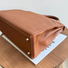 Load image into Gallery viewer, Hermes Kelly 32 Togo leather, gold x gold hdw, stamp A 2017
