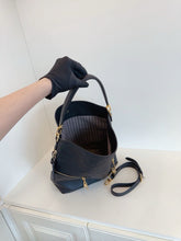 Load image into Gallery viewer, Louis Vuitton melie hobo black
