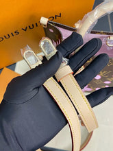 Load image into Gallery viewer, Louis Vuitton onthe go pm x Takashi Murakami
