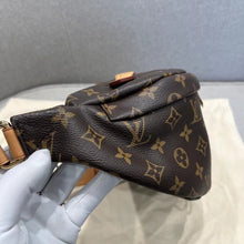 Load image into Gallery viewer, Louis Vuitton classic monogram bumbag
