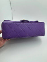 Load image into Gallery viewer, Chanel mini top handle, purple
