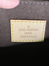 Load image into Gallery viewer, Louis Vuitton pochette metis, microchip

