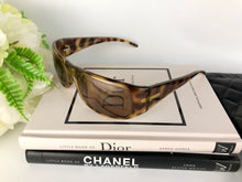 Load image into Gallery viewer, Gucci tortoise sunglasses
