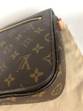 Load image into Gallery viewer, Louis Vuitton Pochette Metis in monogram
