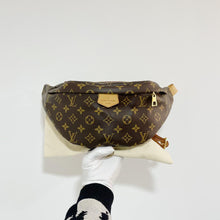 Load image into Gallery viewer, Louis Vuitton classic monogram bumbag
