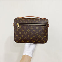 Load image into Gallery viewer, Louis Vuitton Pochette Metis, monogram
