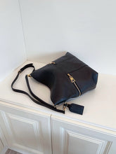 Load image into Gallery viewer, Louis Vuitton melie hobo black
