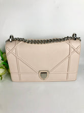 Load image into Gallery viewer, Diorama pale pink medium, with silver hdw
