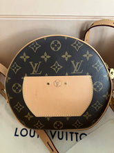 Load image into Gallery viewer, Louis Vuitton monogram Boite Chapeau souple
