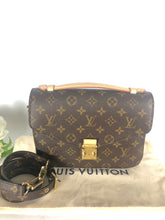 Load image into Gallery viewer, Louis Vuitton Pochette Metis in monogram
