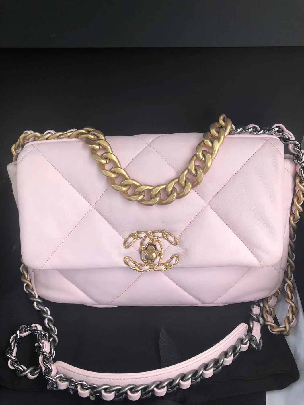 Chanel 19 light pink small, 22p pink