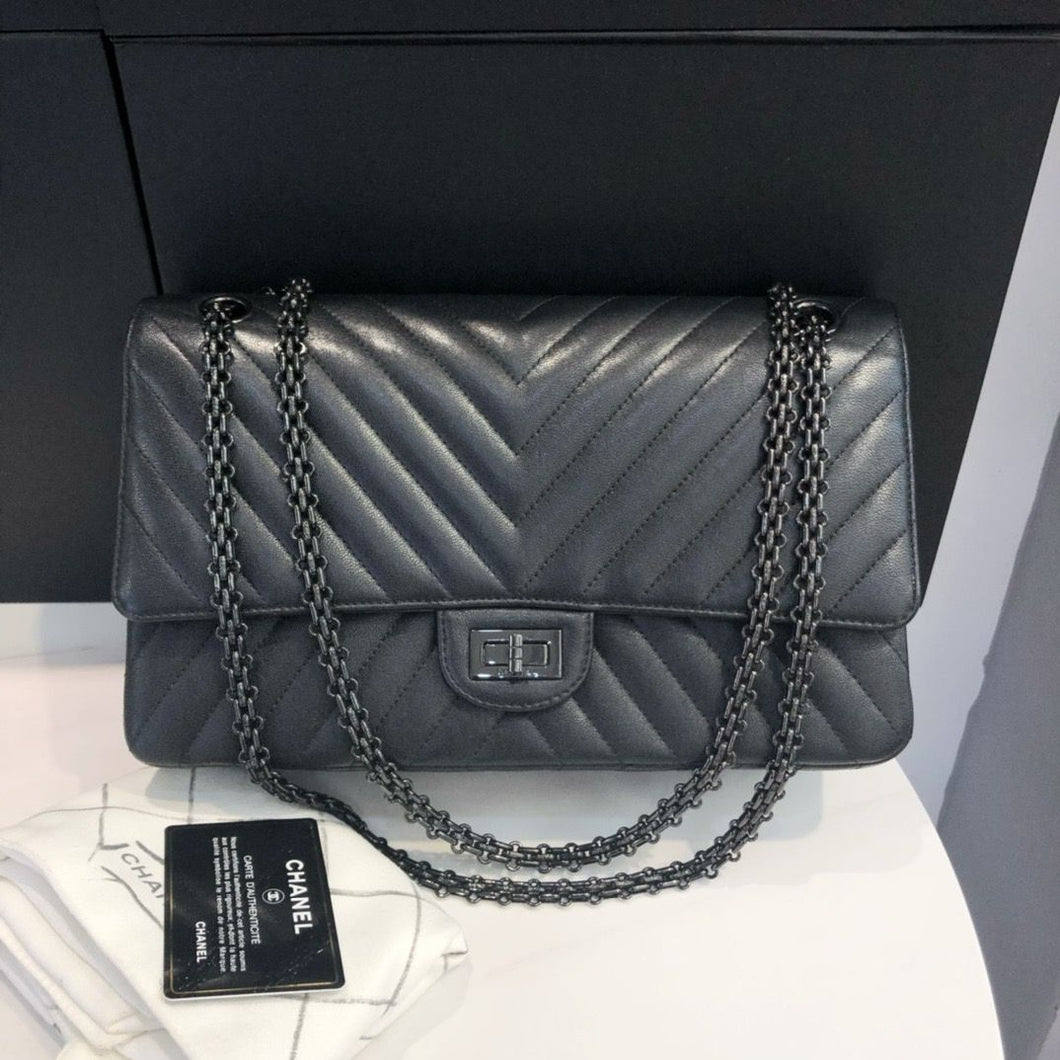 Chanel so black chevron reissue, 28cm