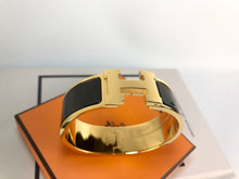 Load image into Gallery viewer, Hermes black / gold clic clac GM
