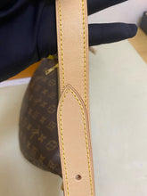 Load image into Gallery viewer, Louis Vuitton classic monogram bum bag
