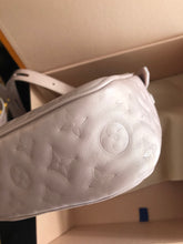 Load image into Gallery viewer, Louis Vuitton limited edition sac coeur heart bag.
