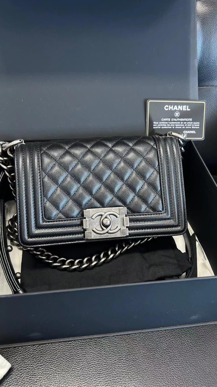 Chanel small black caviar boy, ruthenium hdw