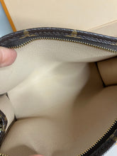 Load image into Gallery viewer, Louis Vuitton toiletry 19
